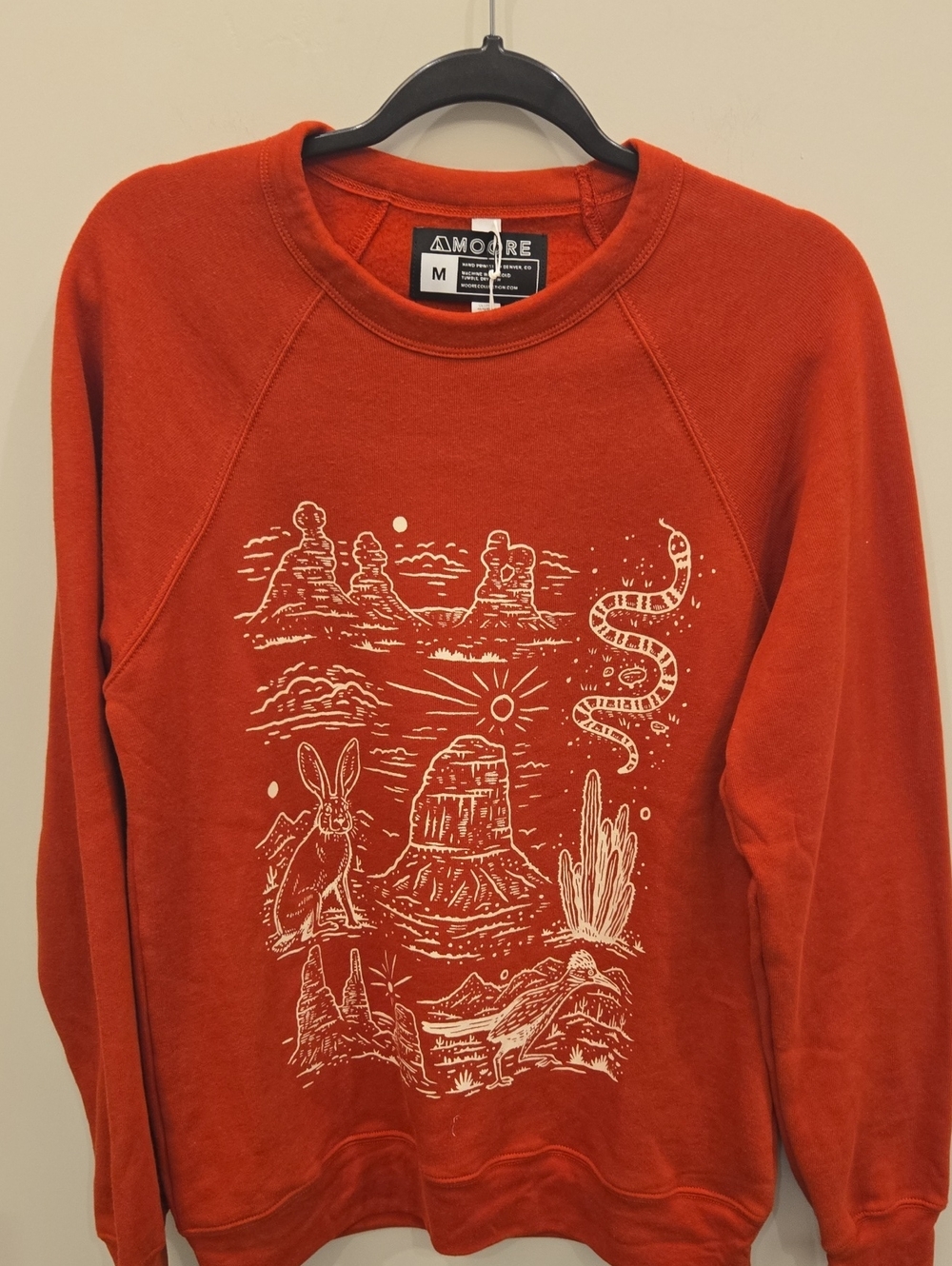 NWT Unisex Burnt Orange Desert Graphic Crewneck Sweatshirt. Medium.